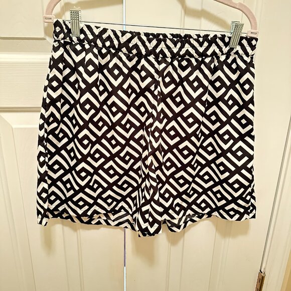 Boohoo - Geometric Print Shirt & Shorts Set - Picture 6 of 8